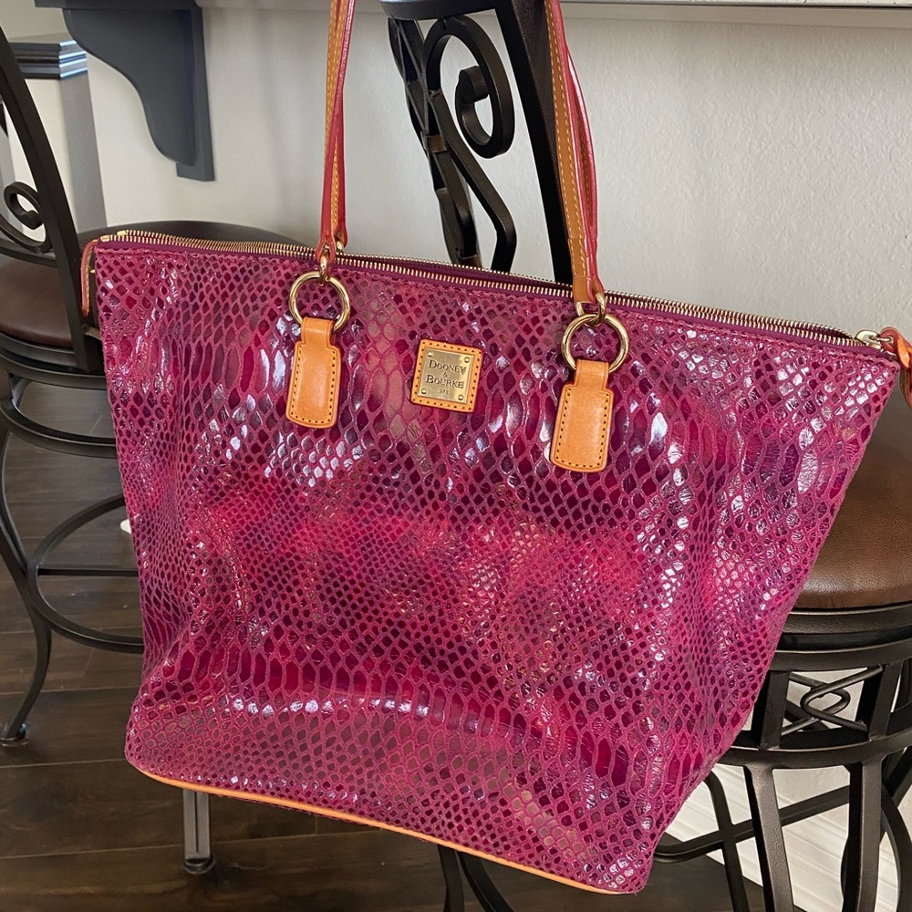 Dooney & Bourke tote